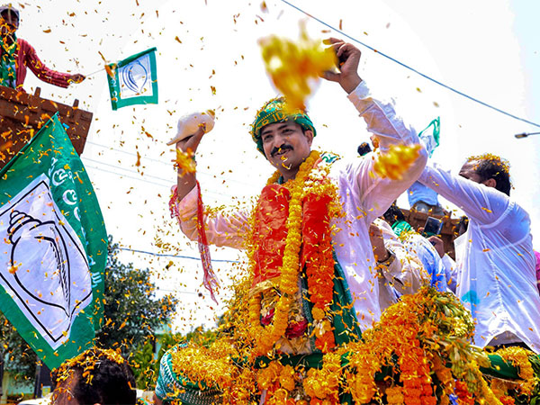High-flying pilot takes to streets: BJD’s Manmath Routhray holds Bullock cart roadshow in Bhubaneswar