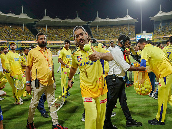 CSK end home league stage campaign with win over RR, take victory lap to thank “Superfans”